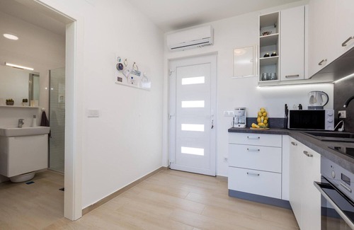 Simuni Apartment | Experience Your Dream Vacation Home by the Sea