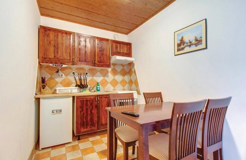 Susak Apartment | Cozy Apartments in Historic Stone House by Sandy Beach