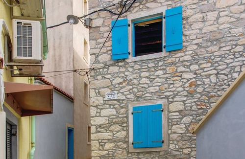 Susak Apartment | Cozy Apartments in Historic Stone House by Sandy Beach