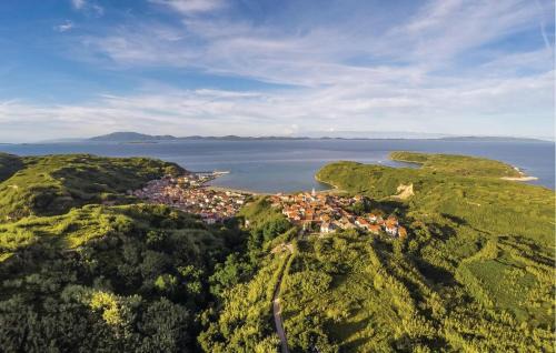 Susak Apartment | Comfortable Apartment in Susak with Free Wifi Access