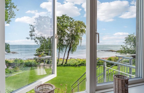 Bolshavn Apartment | Experience an Unforgettable Stay with Breathtaking Ocean Views