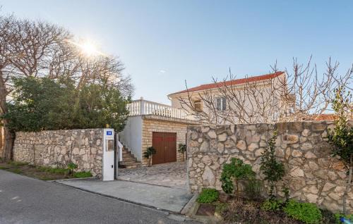 Vlasici Apartment | Top-Rated Apartment in Vlasici with Wi-Fi & Family-Friendly