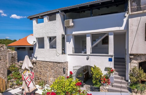 Polje Apartment | Premier 1 Bedroom Retreat in Zupanje with Ocean View