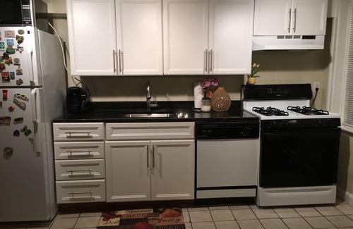 Mount Pleasant Apartment | Prime Apartment with Outdoor Space, Rated 9.8 in DC