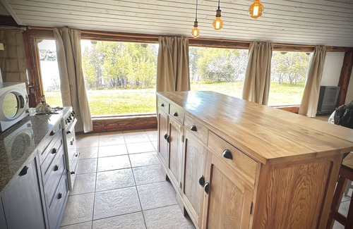 Colonia Suiza Cabin | Cozy Lake Moreno Cabin Retreat with Spa and Breakfast
