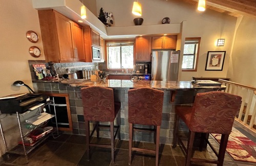 Truckee Condo | Top-Rated Aspen Grove Northstar Resort Chalet with Spa & Pool