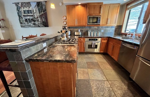 Truckee Condo | Top-Rated Aspen Grove Northstar Resort Chalet with Spa & Pool