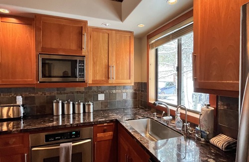 Truckee Condo | Top-Rated Aspen Grove Northstar Resort Chalet with Spa & Pool