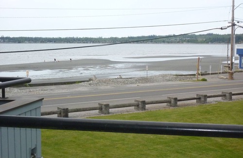 Birch Bay Condo | Scenic Waterfront Condo with 2 Bedrooms for Family Getaways