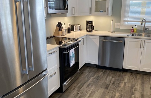 Surf City House | Family-Friendly Bayside Retreat Featuring a Fully Equipped Kitchen