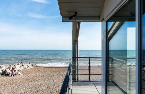 Lancing Apartment | Oceanfront Retreat: 4-Star Beach Apartment with Views