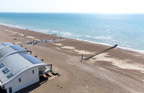 Lancing Apartment | Oceanfront Retreat: 4-Star Beach Apartment with Views