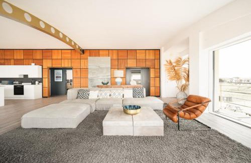 Lancing Apartment | Oceanfront Retreat: 4-Star Beach Apartment with Views