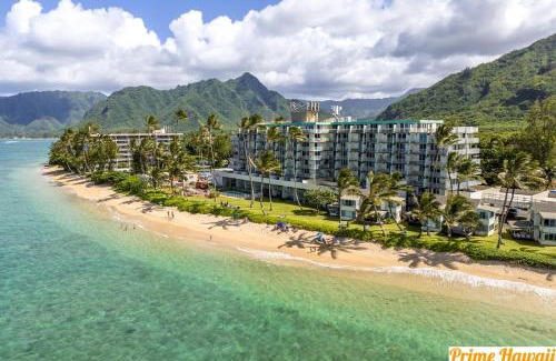 Punaluu House | New Beachfront Condo with Pool and Ocean Views
