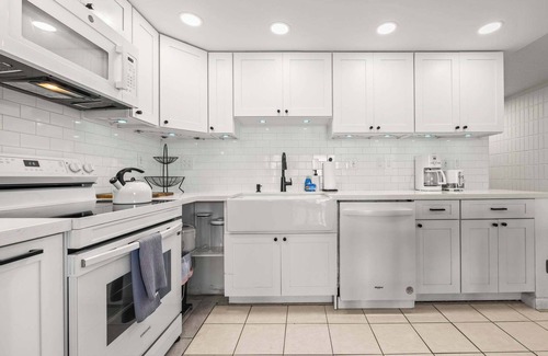 Punaluu Condo | Amazing Beachfront Condo w/AC