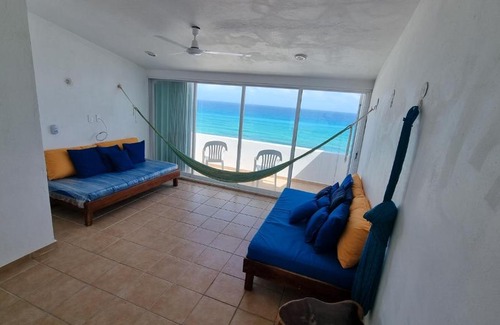 Zona Hotelera Apartment | Beachfront Penthouses with Ocean Views at Brisas By The Spot