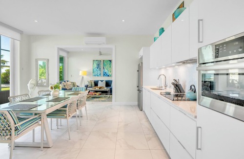 Jimmy Hill Villa | Beachfront Villa with Private Pool and Ocean Views