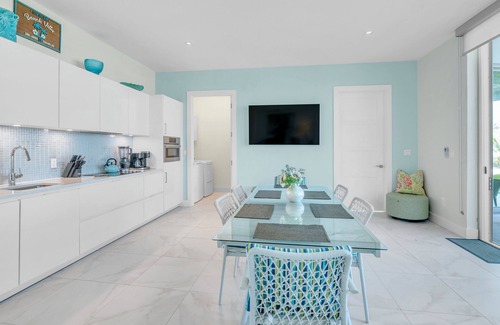 Jimmy Hill Villa | Beachfront Villa with Private Pool and Ocean Views