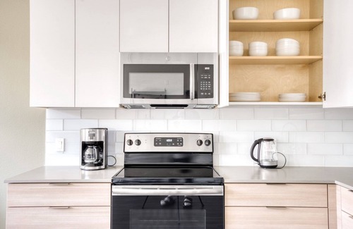 Southwest Berkeley Apartment | Discover Berkeley 1BR with Gym & Rooftop Access Nearby
