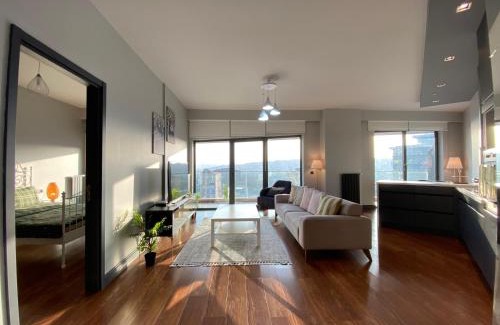 Beyoglu Apartment | Inviting Flat in Taksim with Pool and Pet-Friendly Perks