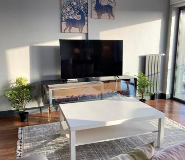 Beyoglu Apartment | Inviting Flat in Taksim with Pool and Pet-Friendly Perks