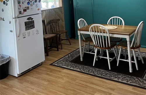 Abbeville Cabin | Ideal Getaway: Beachfront Big Flat Lot with StarLink Internet