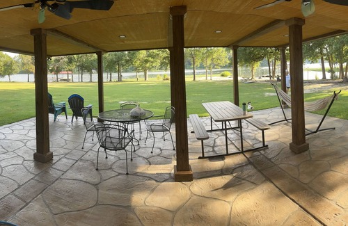 Abbeville Cabin | Ideal Getaway: Beachfront Big Flat Lot with StarLink Internet