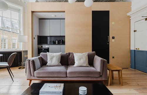 Holborn and Covent Garden Apartment | Cozy Bloomsbury 1BR near Universities, Shops & Bars