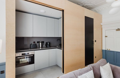 Holborn and Covent Garden Apartment | Cozy Bloomsbury 1BR near Universities, Shops & Bars