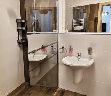 Sinaia Apartment | Top-Rated Brownie by Miro Apartment: Family-Friendly Stay