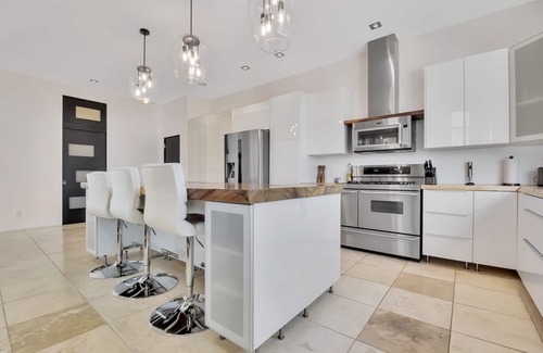 Stoneham-et-Tewkesbury Villa | Experience Modern Comfort in Nature with Pool & Spa
