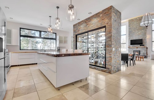 Stoneham-et-Tewkesbury Villa | Experience Modern Comfort in Nature with Pool & Spa