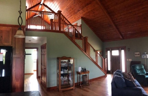 Elizabeth Cabin | Charming Cabin with Kitchen Overlooking Hells Branch Valley