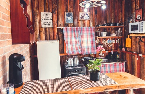 Aguas Mornas Ski Chalet | Inviting Cabin with Hot Tub & Pool in Águas Mornas