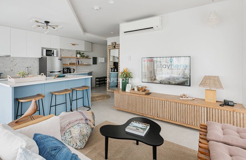 Maribago Apartment | Beachfront Island Retreat with Balcony and Family-Friendly Fun