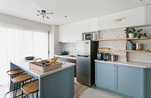 Maribago Apartment | Beachfront Island Retreat with Balcony and Family-Friendly Fun