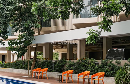 Maribago Apartment | Beachfront Island Retreat with Balcony and Family-Friendly Fun