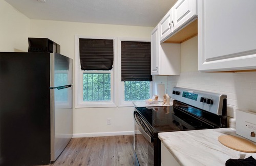 CUF Apartment | Conveniently Located 2 Bedroom Apt Near UC, Hospital & Zoo
