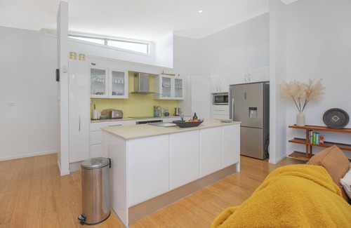 Port Macquarie House | Ideal Coastal Townhouse Steps from Port Macquarie Beaches