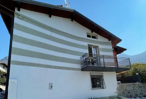 Sale Marasino Apartment | Inviting Corner Retreat with Restaurant & Breakfast Included