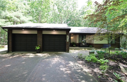 Grand Bend Cottage | Amazing Cottage in Southcott Pines, Grand Bend, 5 minute walk to private beach.