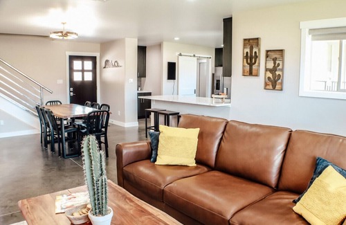 Moab South Valley House | Modern Home with Lake View & Spa for Unforgettable Stays
