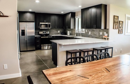 Moab South Valley House | Modern Home with Lake View & Spa for Unforgettable Stays