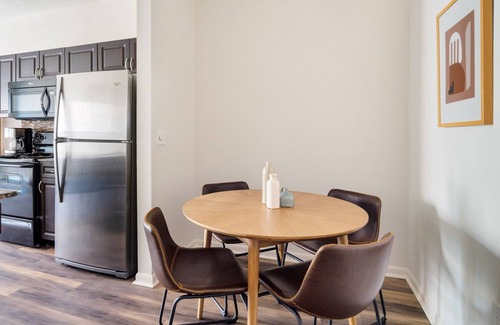North Burnet Apartment | Inviting Domain 1BR with Pool, Gym & Dining Nearby