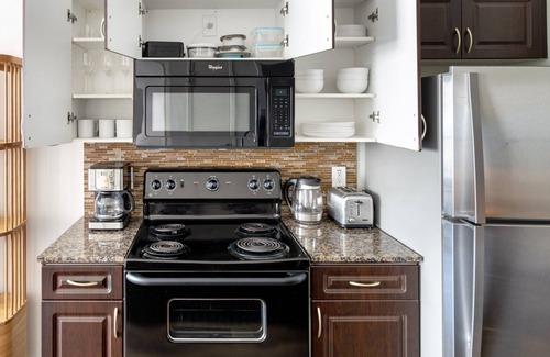 North Burnet Apartment | Inviting Domain 1BR with Pool, Gym & Dining Nearby