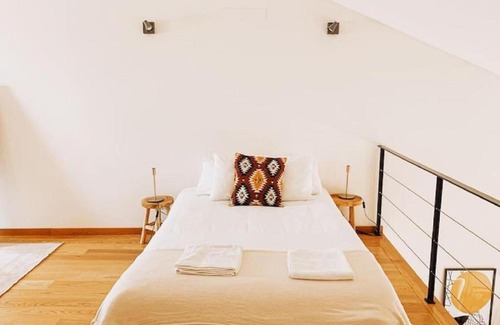 Alcantara Apartment | Inviting Duplex with a View in Belem - Pet Friendly Stay