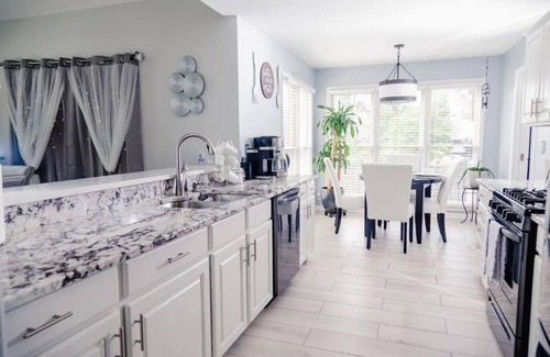 Hayfield Dundee House | Ideal Home Just 5 Minutes from the Airport with Spa Access
