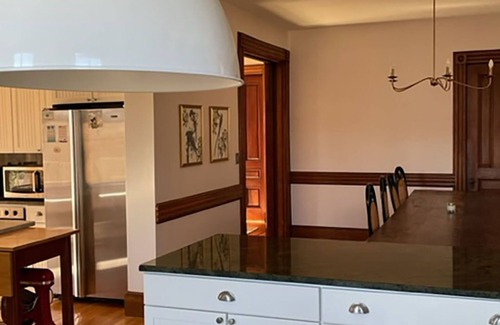 Fair Haven Apartment | Unforgettable Stay Near the Quinnipiac River with Chef's Kitchen