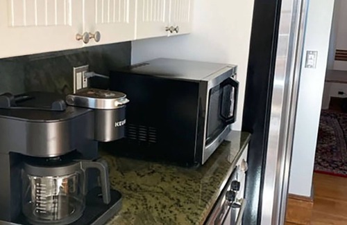 Fair Haven Apartment | Unforgettable Stay Near the Quinnipiac River with Chef's Kitchen