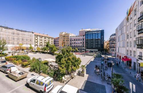 Chueca Apartment | Inviting Flat with 5 Balconies in Chueca - Gran Via